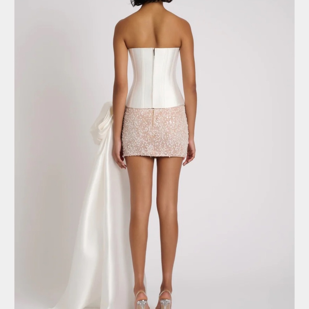 Elegant White Strapless Midi Dress - Picture 4 of 4
